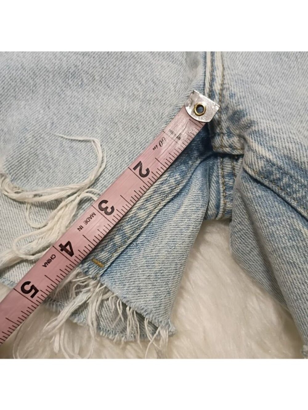 Reformation High-Waisted SZ 25 Denim Mom Shorts Frayed Hem Light Wash - Picture 7 of 11